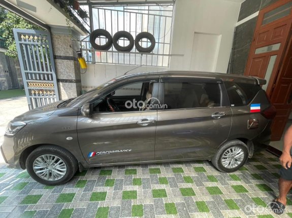 Xe màu xám số sàn