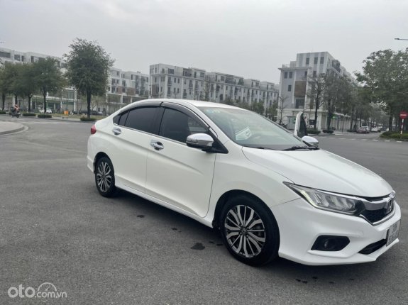 Xe màu trắng