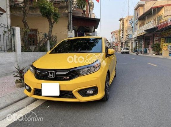 1.2 Hatchback màu vàng chanh sản xuất 2021