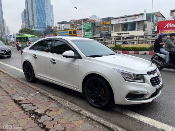 Màu trắng, giá chỉ 425 triệu