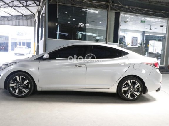 Hyundai Elantra 2015 - Màu bạc, nhập khẩu nguyên chiếc