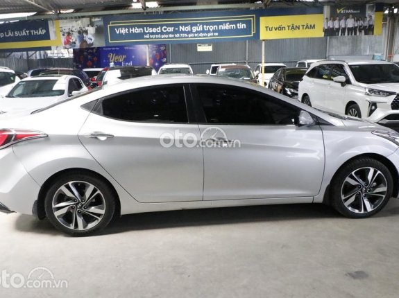 Hyundai Elantra 2015 - Màu bạc, nhập khẩu nguyên chiếc