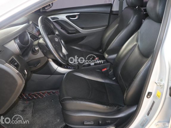 Hyundai Elantra 2015 - Màu bạc, nhập khẩu nguyên chiếc