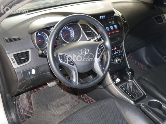 Hyundai Elantra 2015 - Màu bạc, nhập khẩu nguyên chiếc