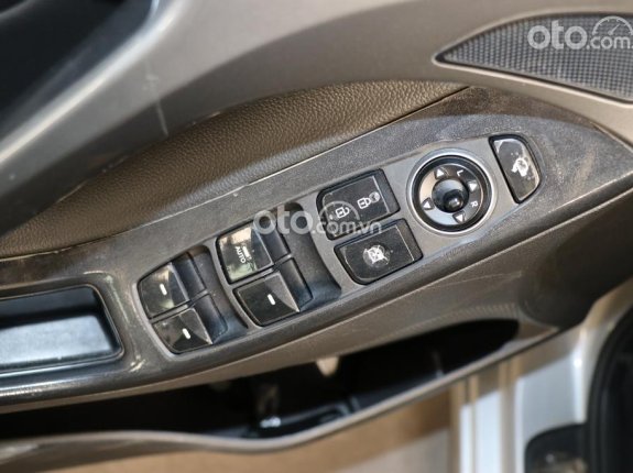 Hyundai Elantra 2015 - Màu bạc, nhập khẩu nguyên chiếc