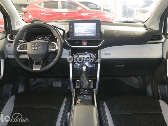 Toyota Veloz Cross 1.5 CVT 2022 - Màu bạc, nhập khẩu, 638tr