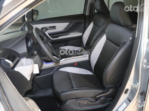 Toyota Veloz Cross 1.5 CVT 2022 - Màu bạc, nhập khẩu, 638tr