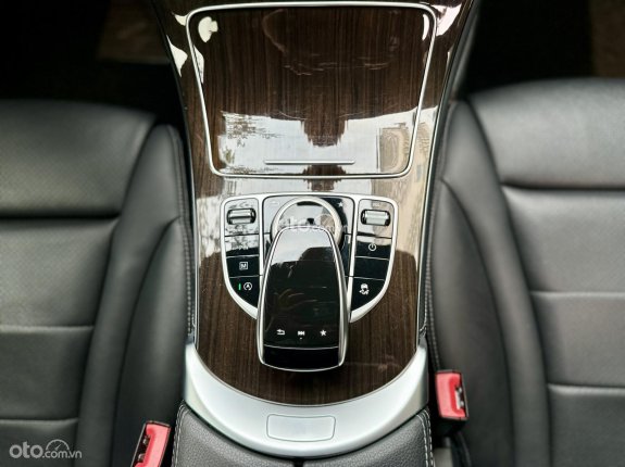 Mercedes-Benz GLC 200 2018 - 1 chủ từ mới siêu chất