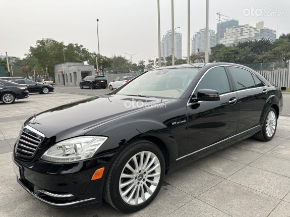 Trung Sơn Auto - Xe màu đen, nội thất da