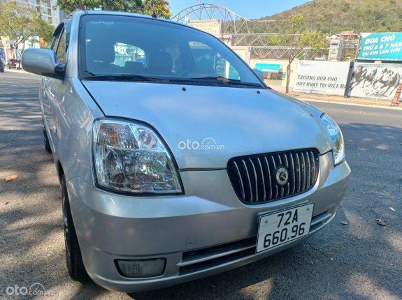 Màu bạc, xe nhập