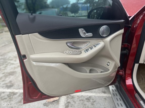 Mercedes-Benz GLC 300 4Matic 2020 - Cần bán xe chính chủ giá tốt 1 tỷ 780tr