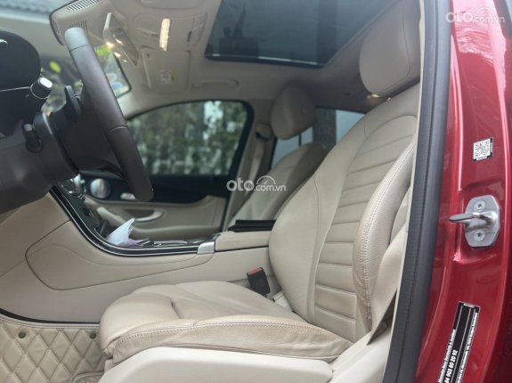 Mercedes-Benz GLC 300 4Matic 2020 - Cần bán xe chính chủ giá tốt 1 tỷ 780tr