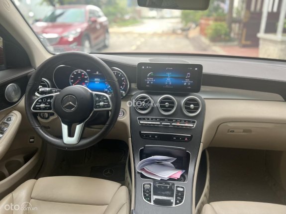 Mercedes-Benz GLC 300 4Matic 2020 - Cần bán xe chính chủ giá tốt 1 tỷ 780tr
