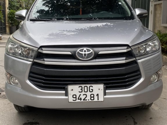 Xe màu bạc