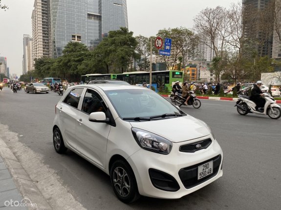 Màu trắng, giá chỉ 230 triệu
