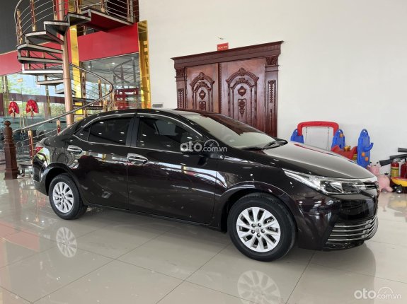 Toyota Corolla Altis 1.8E MT 2019 - Số sàn bản đẹp, xe không lỗi nhỏ, keo chỉ zin, không 1 giọt sơn ngoài