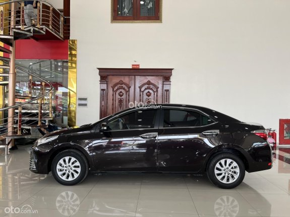 Toyota Corolla Altis 1.8E MT 2019 - Số sàn bản đẹp, xe không lỗi nhỏ, keo chỉ zin, không 1 giọt sơn ngoài