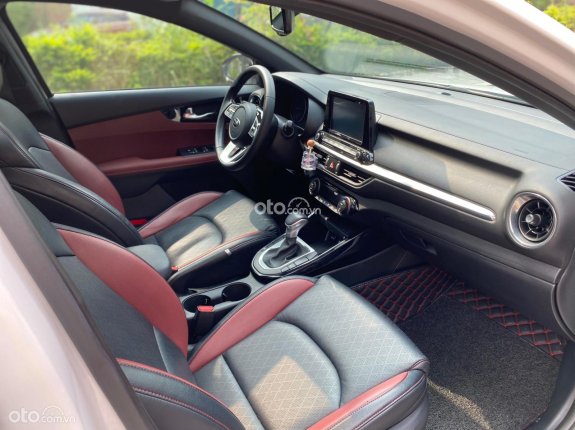 Kia Cerato 2.0 AT Premium 2019 - Xe nhập giá tốt 585tr