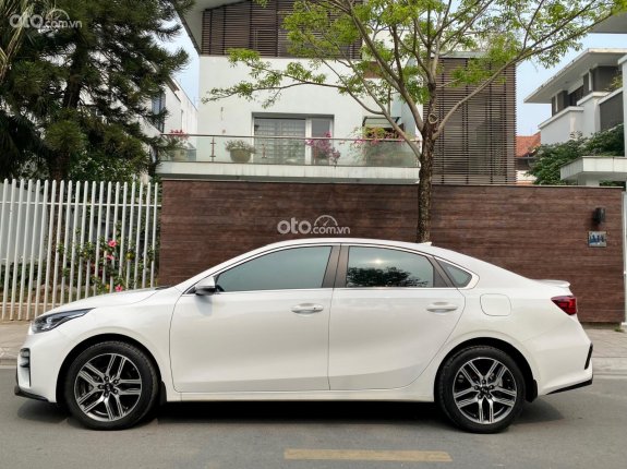 Kia Cerato 2.0 AT Premium 2019 - Xe nhập giá tốt 585tr