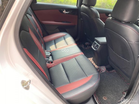 Kia Cerato 2.0 AT Premium 2019 - Xe nhập giá tốt 585tr