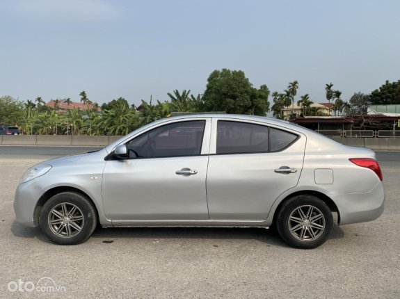 Xe màu bạc, giá chỉ 215 triệu