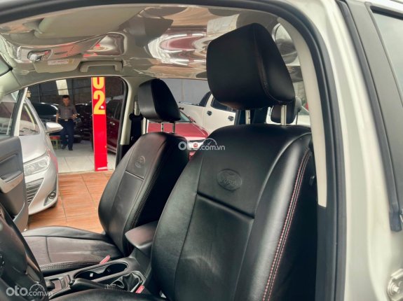 Ford Ranger XLS 2.2 4x2 AT 2018 - Cần bán gấp, xe form 2019, xe gia đình, giá tốt 550tr