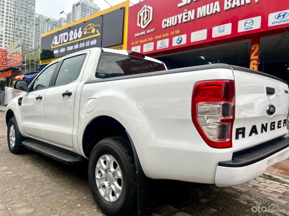 Ford Ranger XLS 2.2 4x2 AT 2018 - Cần bán gấp, xe form 2019, xe gia đình, giá tốt 550tr