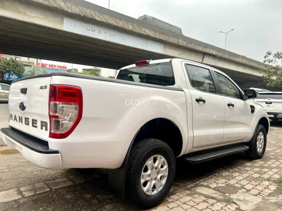 Ford Ranger XLS 2.2 4x2 AT 2018 - Cần bán gấp, xe form 2019, xe gia đình, giá tốt 550tr