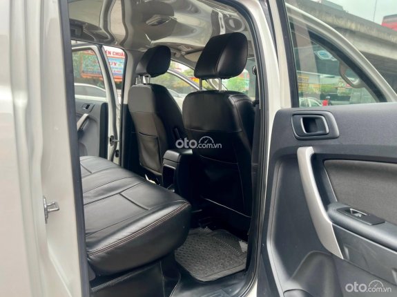 Ford Ranger XLS 2.2 4x2 AT 2018 - Cần bán gấp, xe form 2019, xe gia đình, giá tốt 550tr