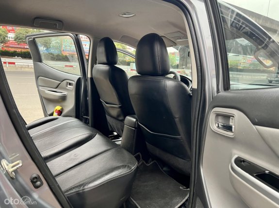 Mitsubishi Triton 4×4 AT MIVEC 2017 - Xe màu xám, 490tr