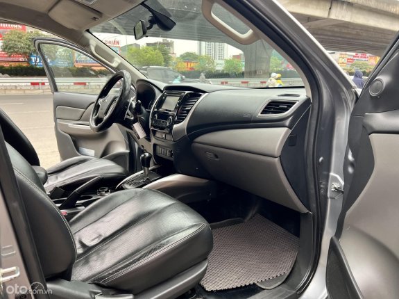 Mitsubishi Triton 4×4 AT MIVEC 2017 - Xe màu xám, 490tr