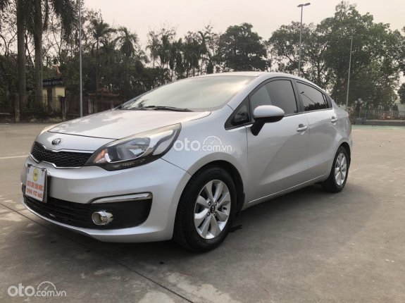 Kia Rio 1.4 MT Sedan 2015 - Màu bạc, số sàn