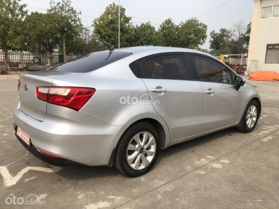 Kia Rio 1.4 MT Sedan 2015 - Màu bạc, số sàn