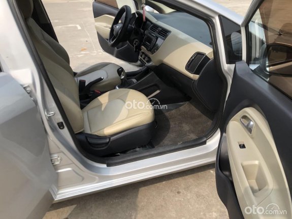 Kia Rio 1.4 MT Sedan 2015 - Màu bạc, số sàn