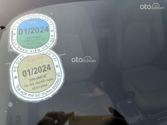 Kia Rio 1.4 MT Sedan 2015 - Màu bạc, số sàn