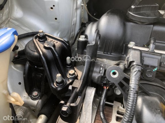 Kia Rio 1.4 MT Sedan 2015 - Màu bạc, số sàn