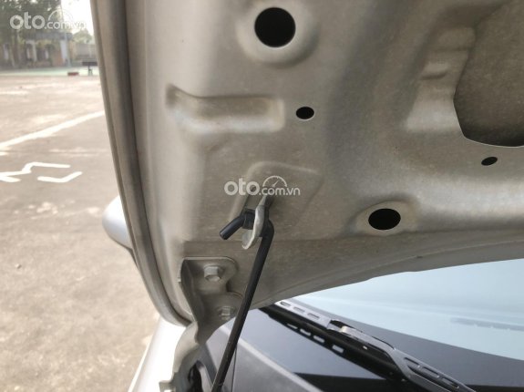 Kia Rio 1.4 MT Sedan 2015 - Màu bạc, số sàn