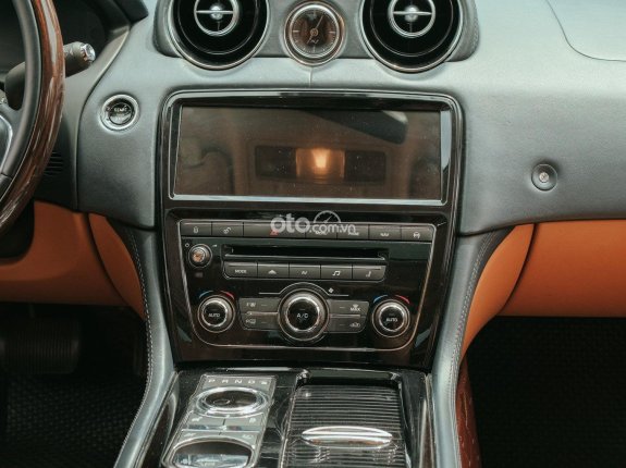 Jaguar XJ 3.0 2015 - Bao check hãng toàn quốc.