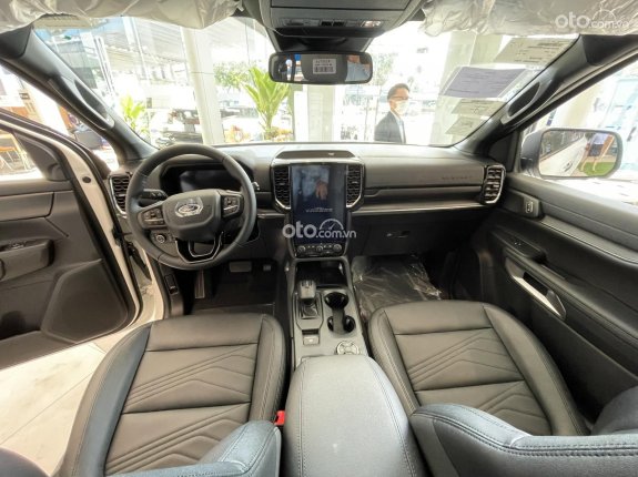 Ford Everest Ambiente 2.0 AT 4x2 2023 - Ưu đãi đặc biệt cho khách hàng lấy xe trong tháng 04