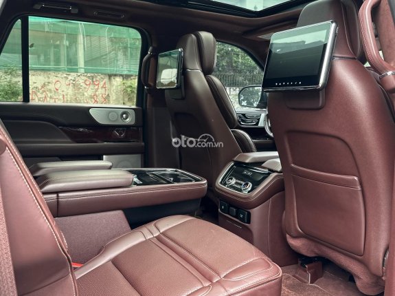 Lincoln Navigator Black Label L 2018 - Màu đen, nhập khẩu nguyên chiếc