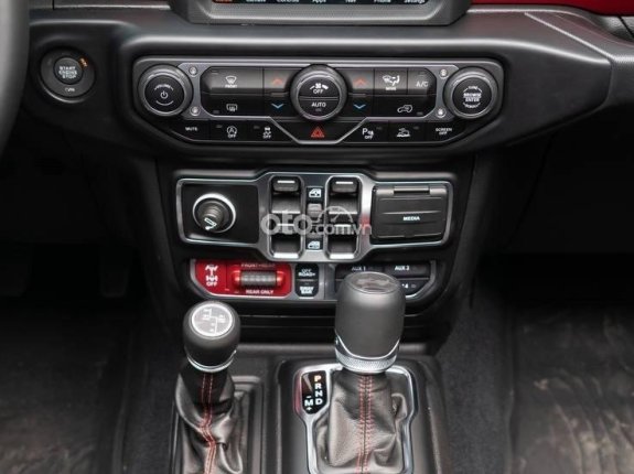 Jeep Wrangler Rubicon 2022 - Model 2023, màu xám xi măng