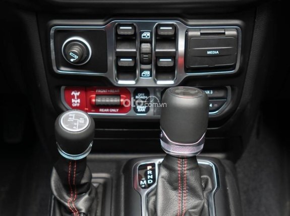 Jeep Wrangler Rubicon 2022 - Model 2023, màu xám xi măng