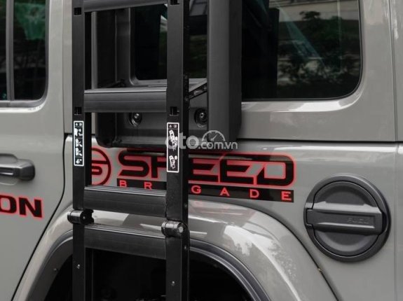 Jeep Wrangler Rubicon 2022 - Model 2023, màu xám xi măng