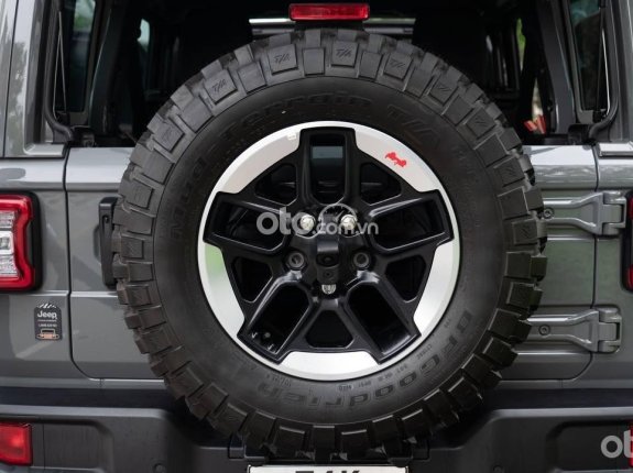 Jeep Wrangler Rubicon 2022 - Model 2023, màu xám xi măng