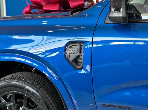 Ford Everest Sport 2.0 AT 4x2 2023 - Xe sẵn giao ngay: Đen, xanh, trắng, cam