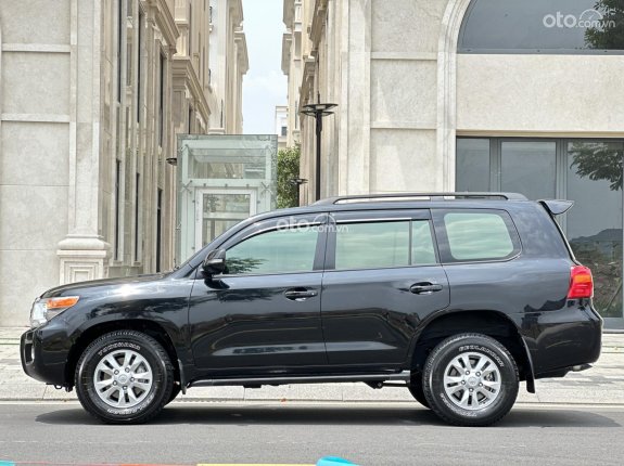 Toyota Land Cruiser VX 4.6 V8 2015 - Xe màu đen, nội thất đen