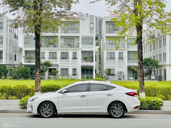 Hyundai Elantra   2.0 AT 2020 - Like new
