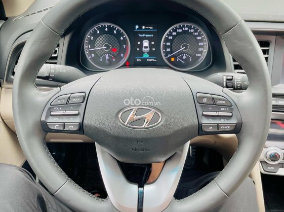 Hyundai Elantra   2.0 AT 2020 - Like new