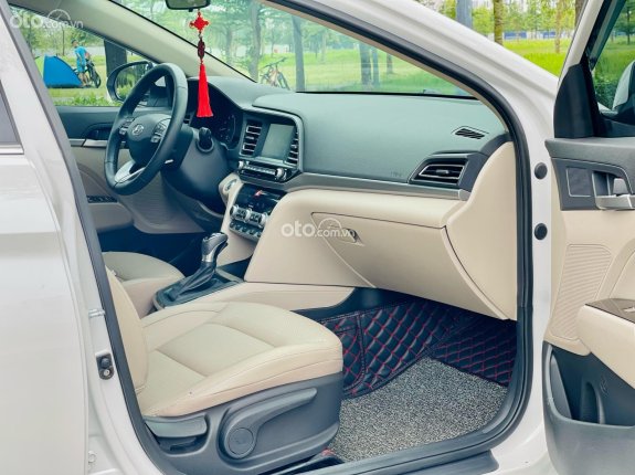 Hyundai Elantra   2.0 AT 2020 - Like new