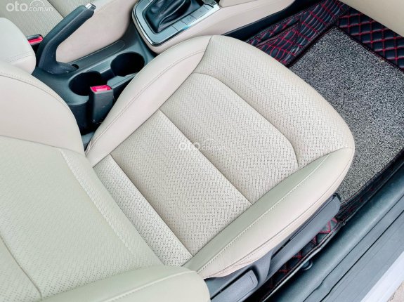 Hyundai Elantra   2.0 AT 2020 - Like new